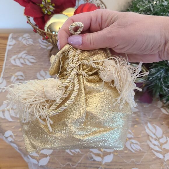 Vintage Holiday Decor Bundle Wire Basket | Garland | Ribbon | Satin Bag | Lace - Picture 4 of 10